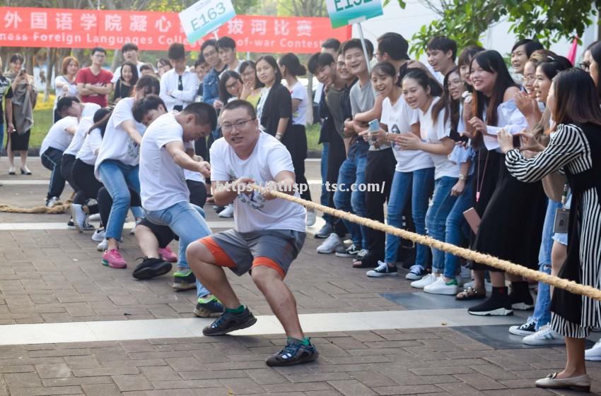 华体会体育-马来西亚运动员在拔河比赛中势如破竹